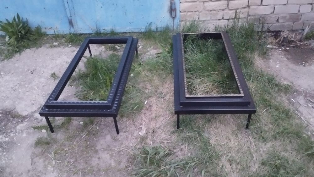 Продам цветочник на кладбище.