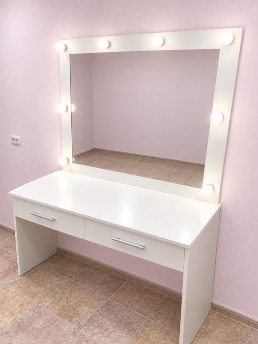 Beauty стол, туалетный стол, стол для визажистов