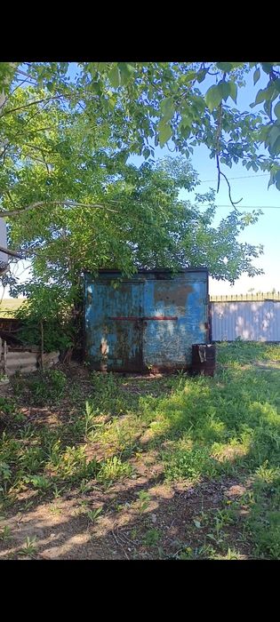 Гараж продам  железный