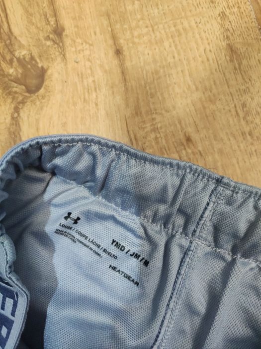 Pantaloni scurți Under Armour fete 10-12 ani