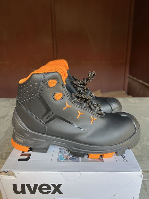 Vand bocanci protectie Uvex marimea 39