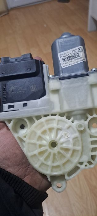 Modul motoras geam spate stanga vw Passat B6 2008 2009 2010 1K0959795L