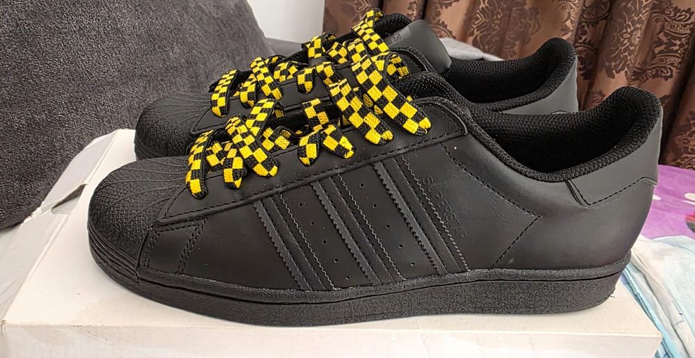 Adidași superstar
