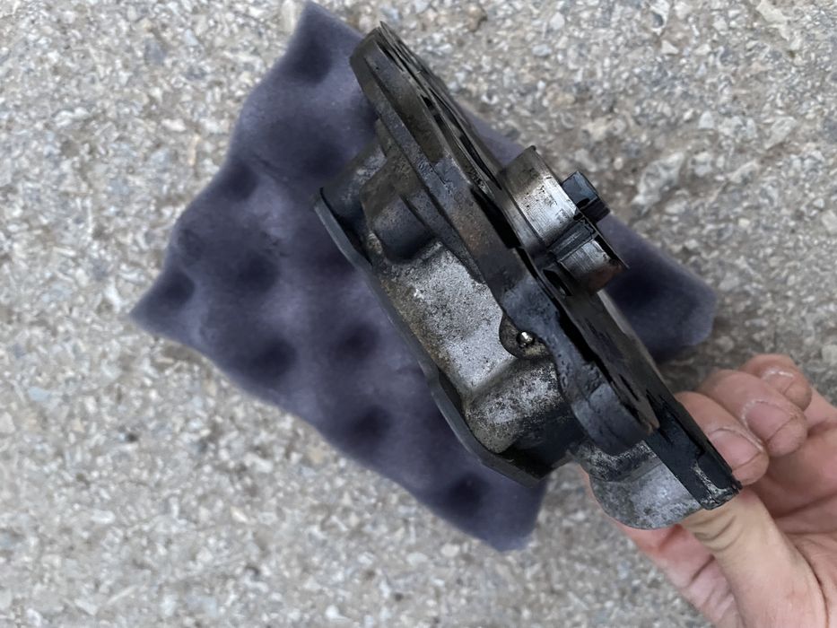 Продавам вакуум помпа за wv polo 2011г