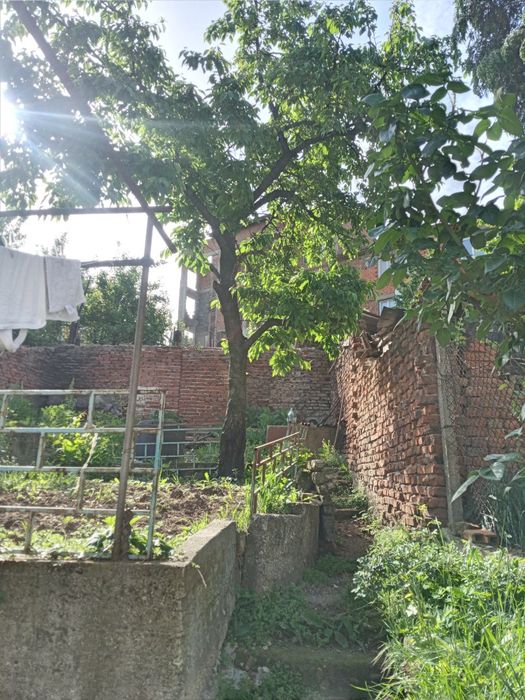 Продавам  етаж от къща