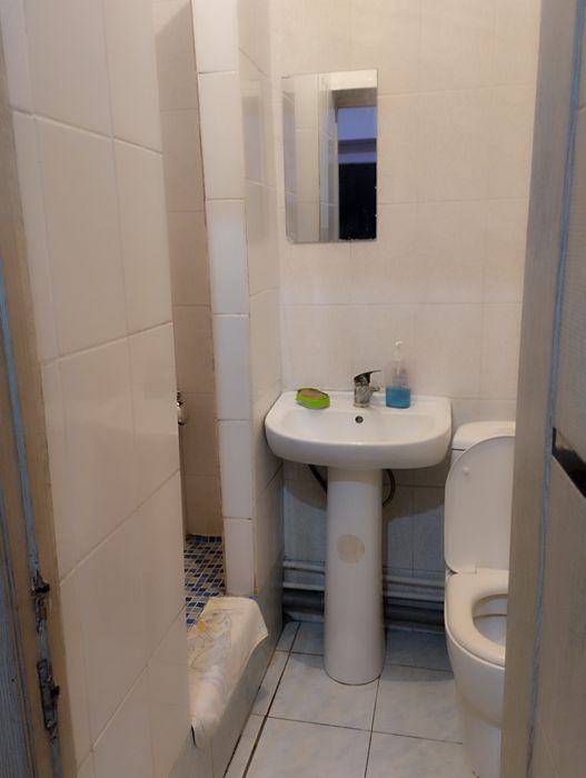 Сдам комнату в цоколе общежития.