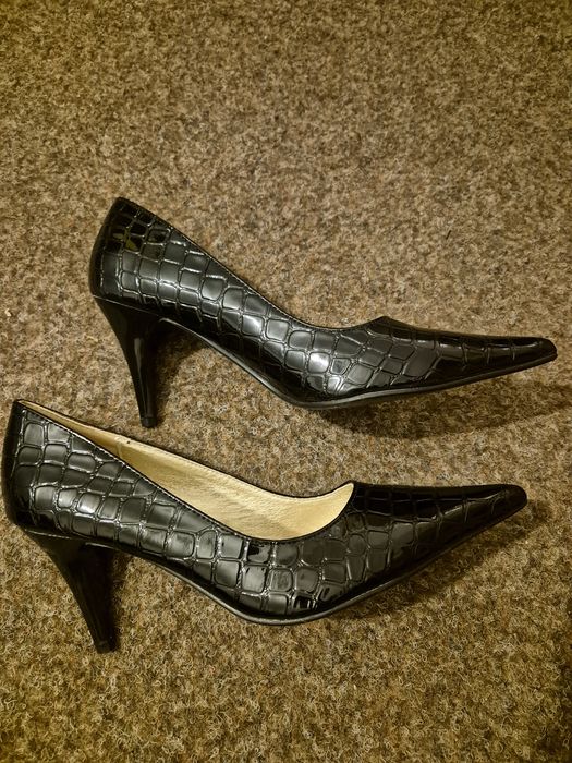 Vand pantofi cu toc de dama, mărimea 38