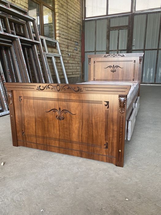 Kravat, xaytech kravat, nevklassika kravat, divan, yotoq, spalni, mebe