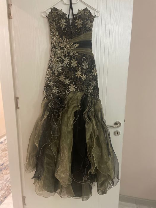 Елегантна рокля в зелен и златист цвят