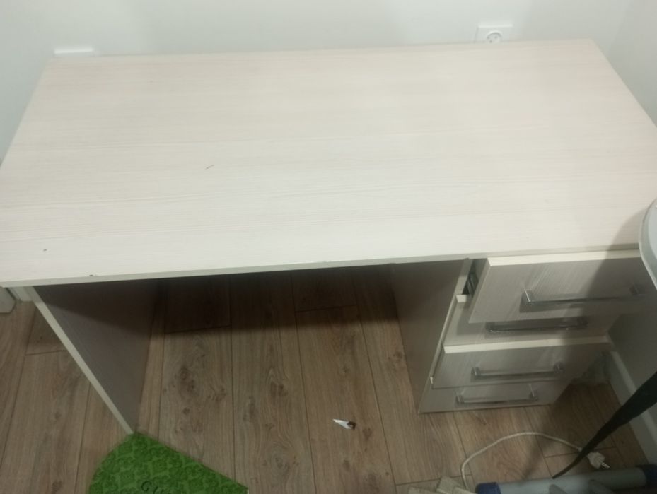 Продаются хороший стол