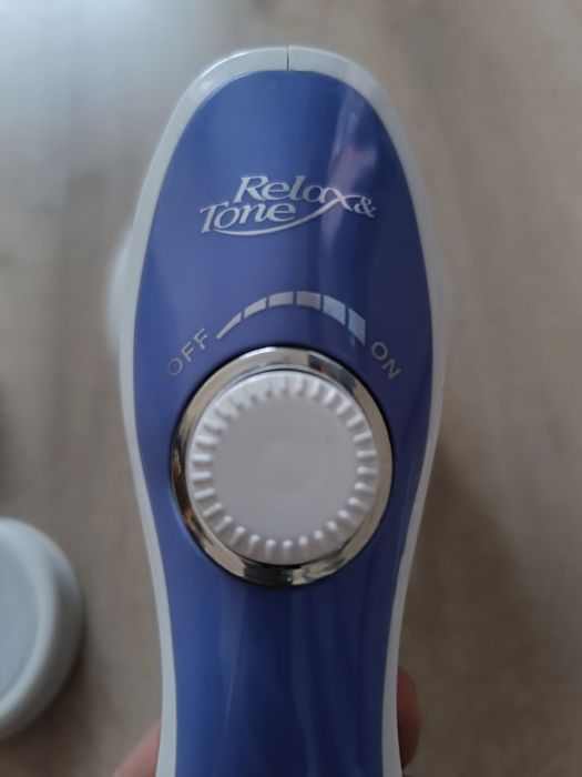 Массажер ручной с 4 насадками.