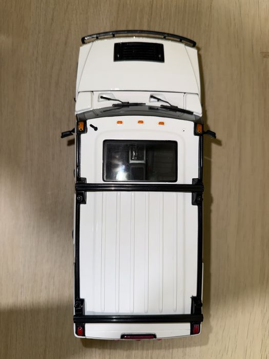 Masina Maisto Hummer H2 1:18 Diecast Model - White SUV