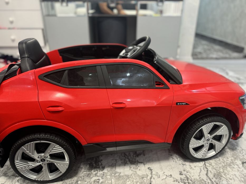 Кола за деца чисто нов