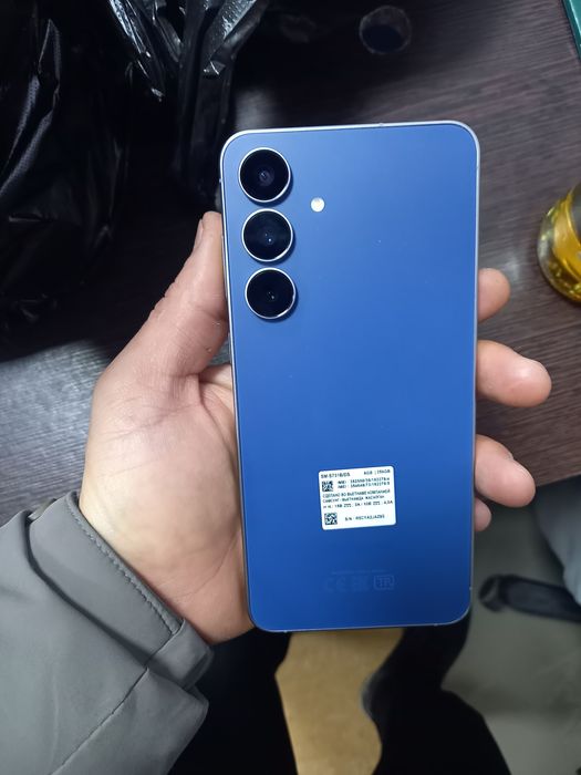 Самсунг с 25 FE.