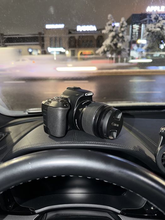 Фотоаппарат Canon 250D