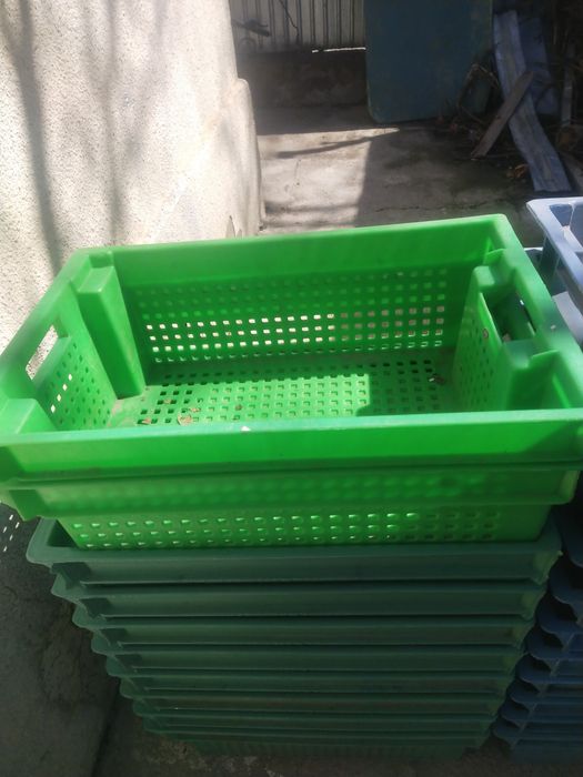 Продается пластиковые ящики