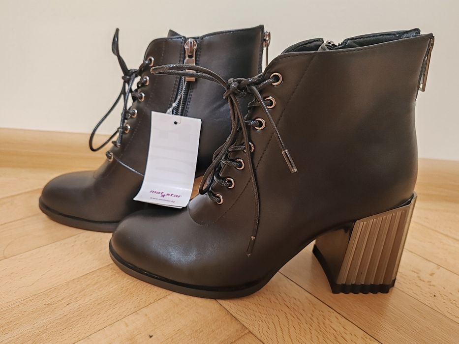 Продавам дамски боти Матстар