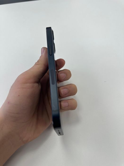 iPhone 13 в хорошем состоянии