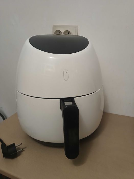 Airfryer/ Friteuza aer cald Heinner  SnowDrop HAF-B2000WH, termostat max 200˚C, puternic 2000W