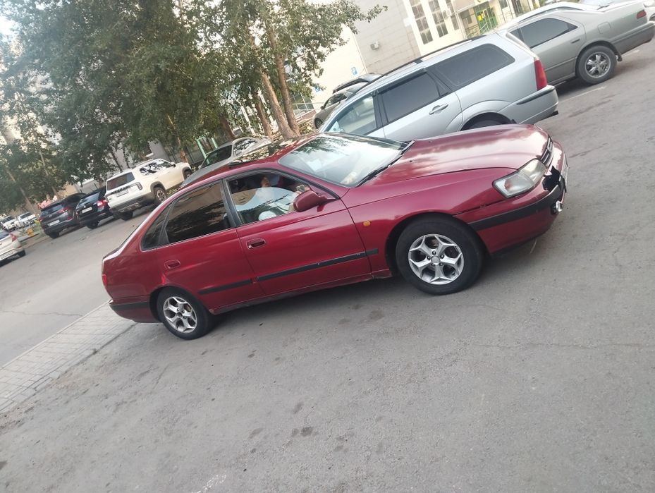 Тойота Карина Е продам срочно