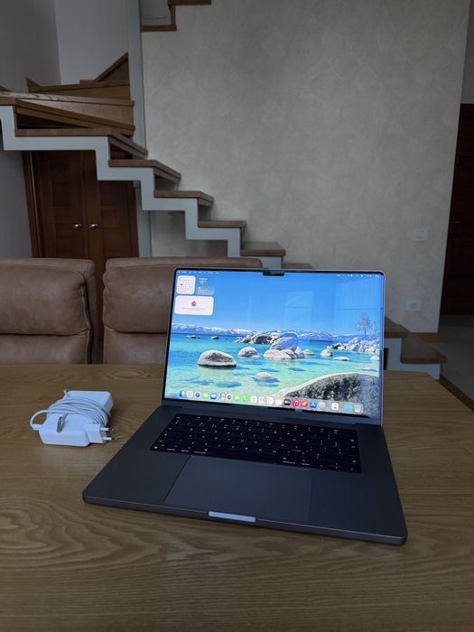 Laptop Apple MacBook Pro M2 Pro 2023 16" 32 GB RAM 500 SSD in stare perfecta