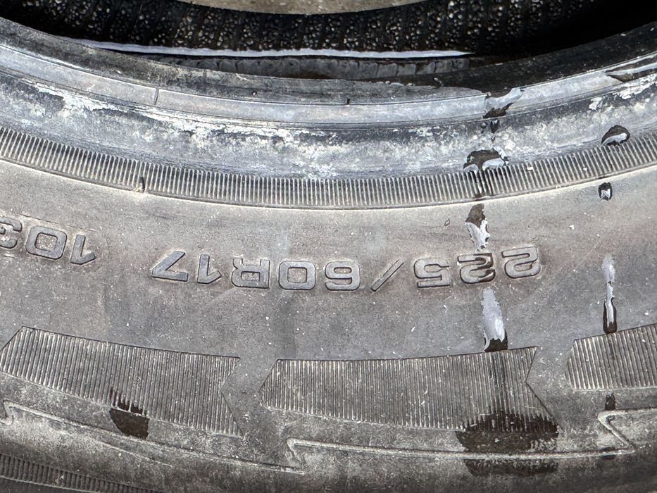 225/60/R17 Goodiyear UltraGrip 4x4 4бр зимни dot1318 6-7мм