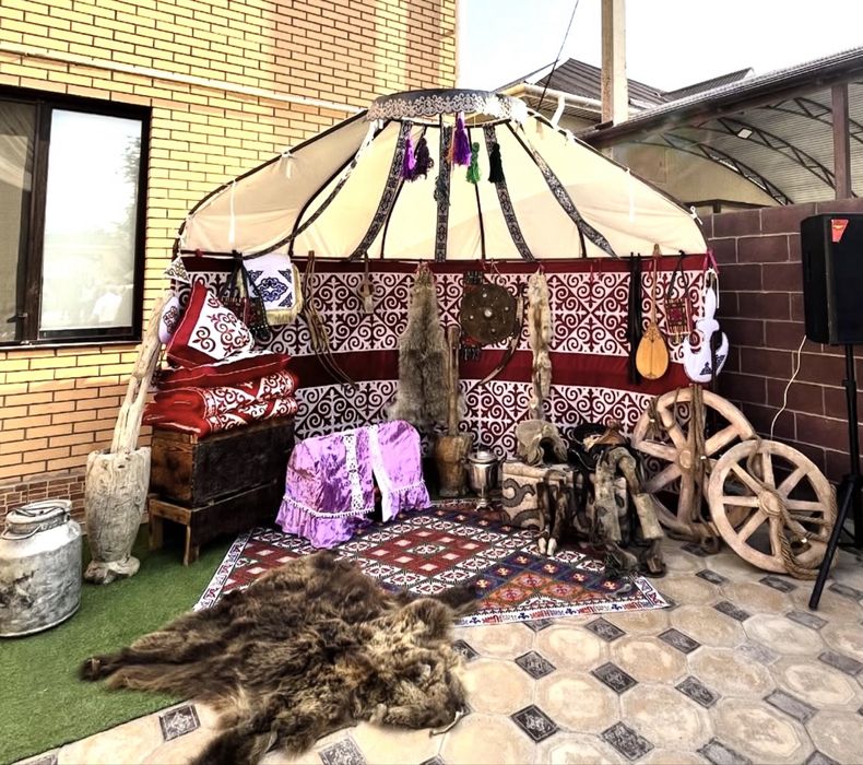 Шанырак юрта киіз үй газон