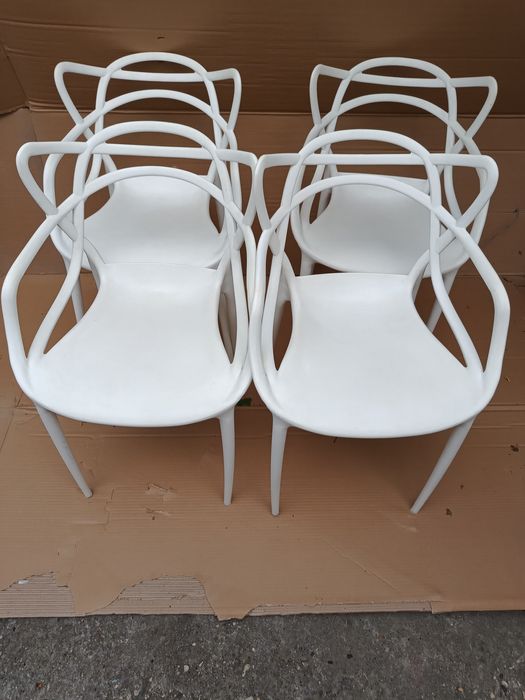 Scaune din plastic