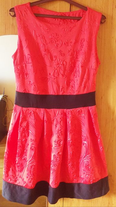 Сладка червена рокля