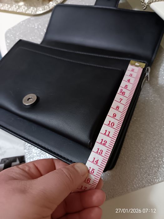 Poșetă neagră medie