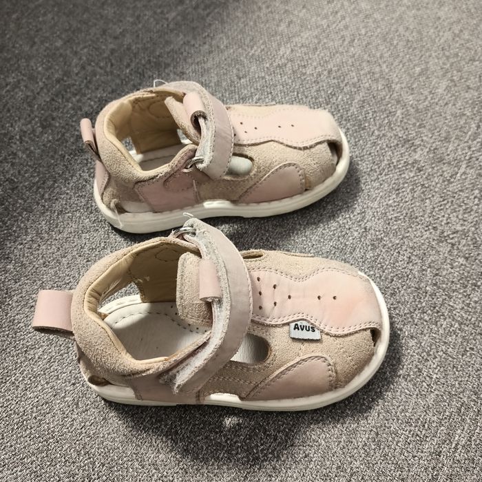 Vând papuci fetițe Avus piele naturala Nr 20