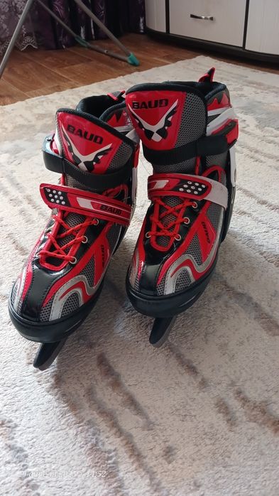 Коньки с чехлом.