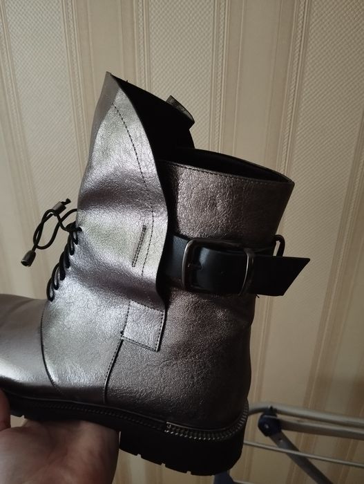 Продам демисезонные сапоги