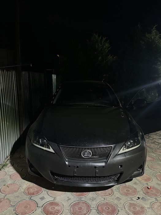 Продам фару lexus is250 350