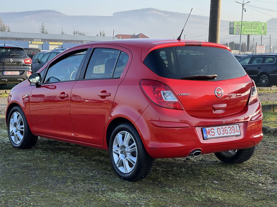 Opel Corsa 2012 Benzina