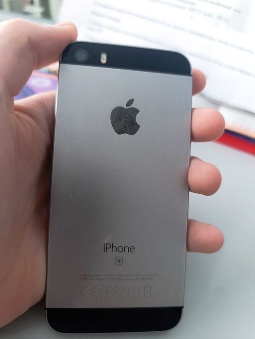 Срочно продам айфон 5се