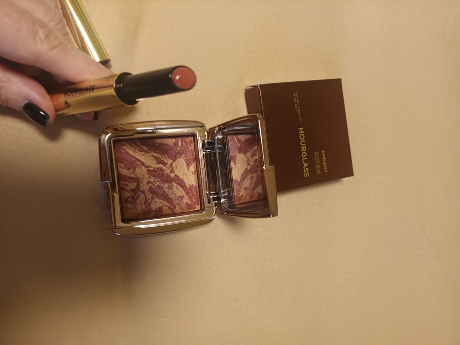 Hourglass руж и гланц нови