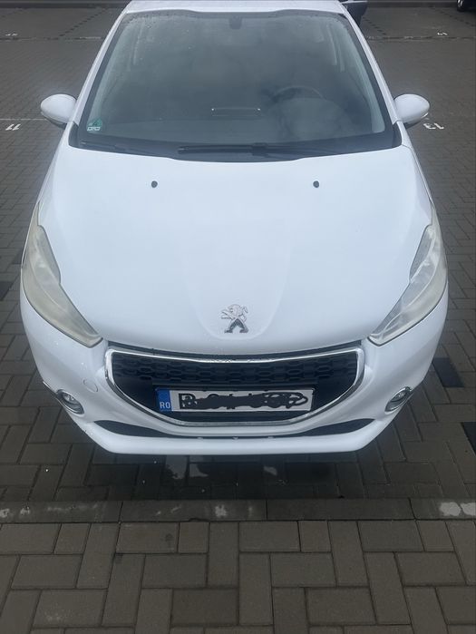 Peugeot 208 1.4 diesel 2012 in 3 usi cutie automata (robotizata)