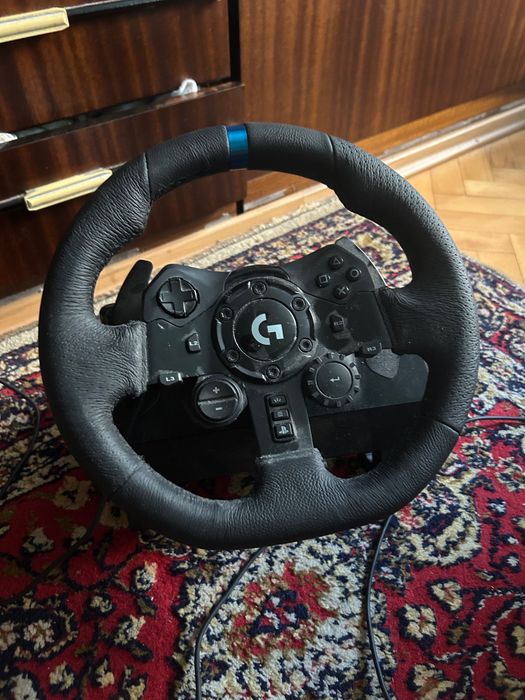 Волан Logitech G923 с педали,захранващ кабел и шифтер