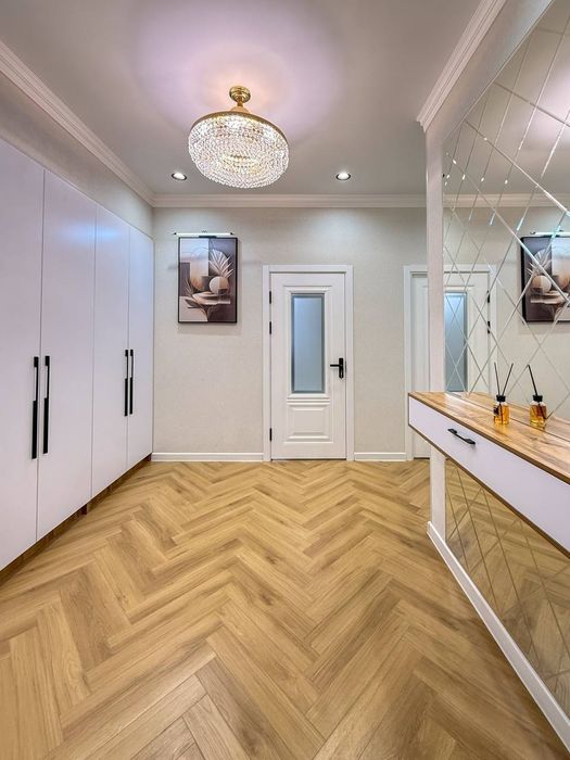 Мирзо-Улугбекский район БУЗ-2 квартира 4х комнатная с обстановкой 93м²