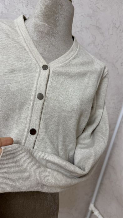 Бежевая женская кофта