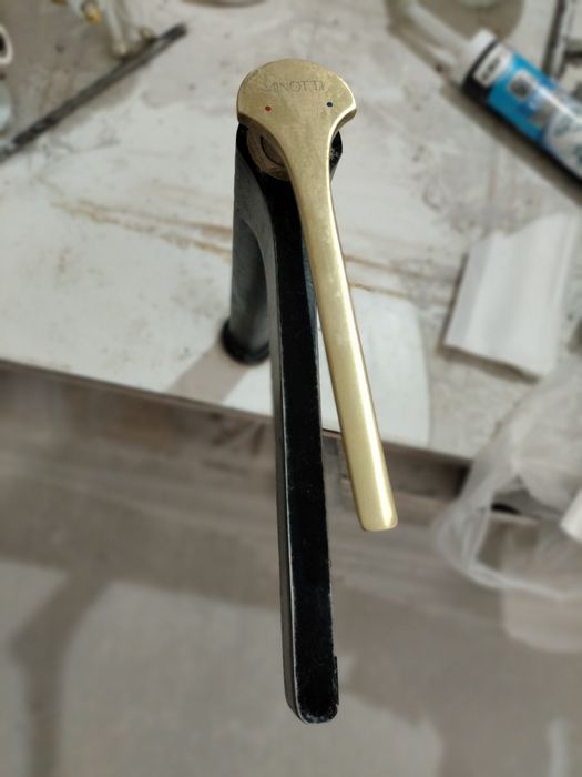 Раковина с краном