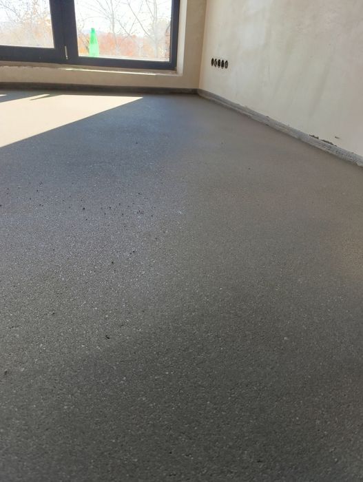 Машинни полагане на подови замазки