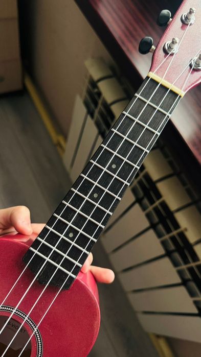 Продам Уклеле Stagg.