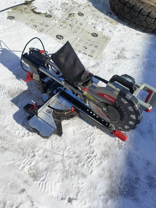 Пила торцовка по дереву