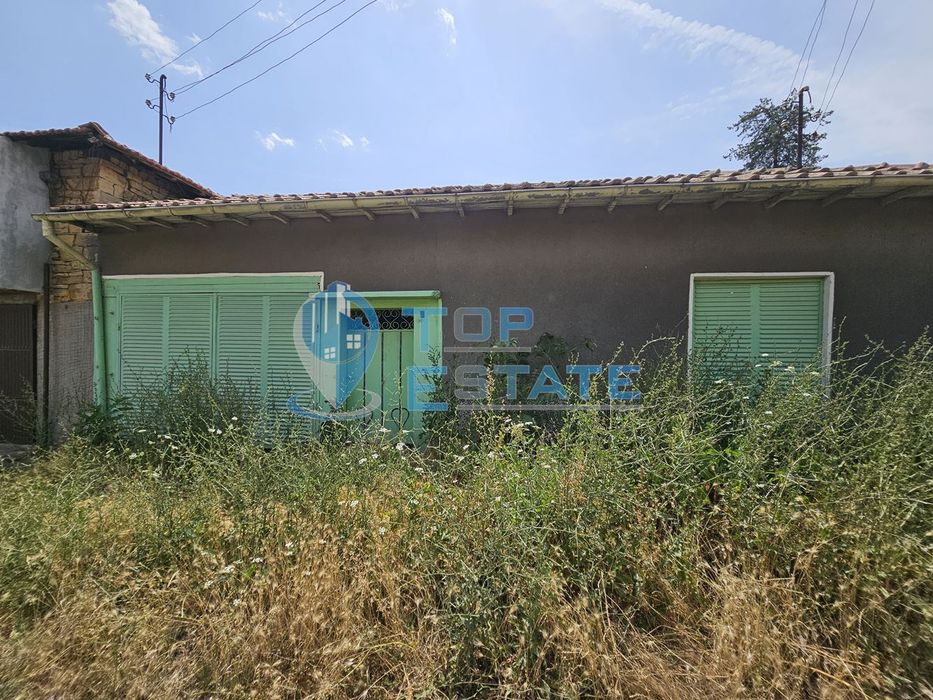 Тухлена здрава къща с кладенец в село Долна Липница