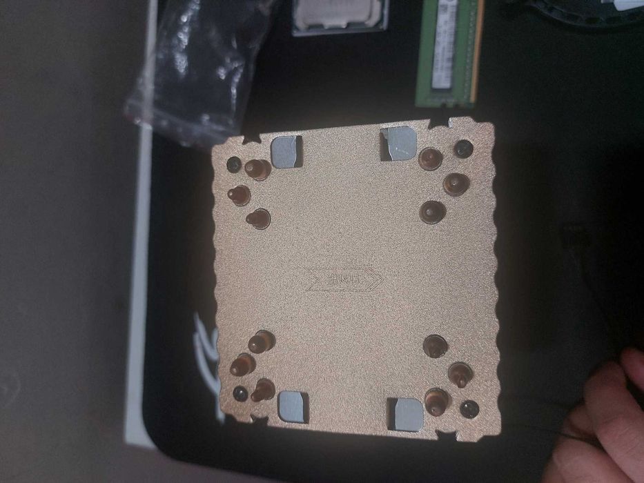 Процессор Xeon E5-2640v4, Кулер, ОЗУ DDR4 8Гб, Термопаста в подарок