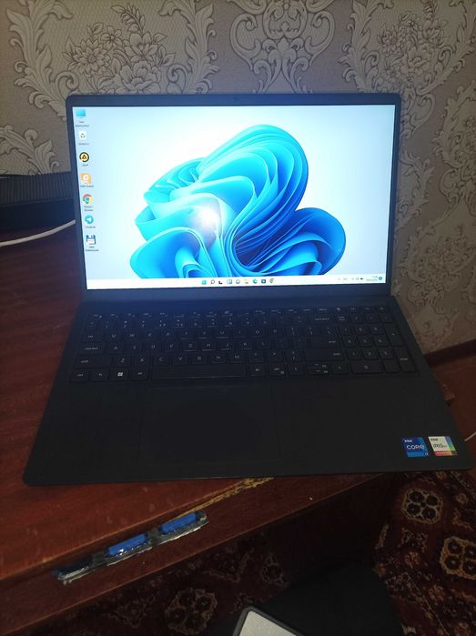 DELL Vostro 3530