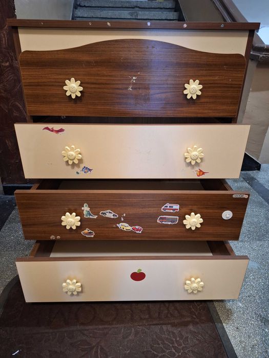 Мебели за детска стая: гардероб, скрин, шкаф