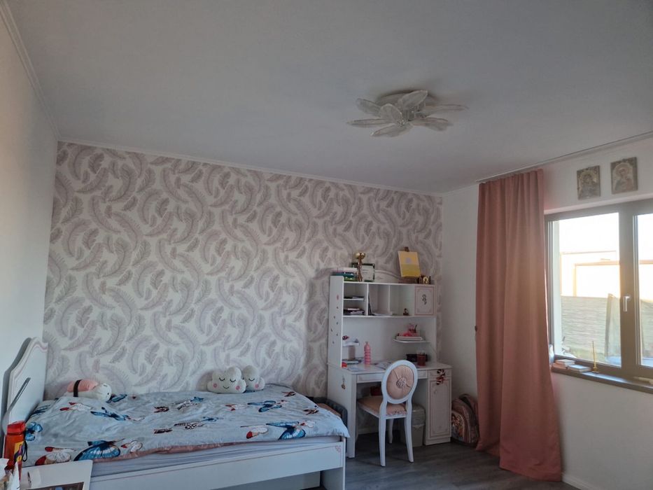 Vand casa cu 5 camere si 3 bai in Sacalaz la 6 km de Iulius Mall